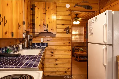 Kitchen - 796 Silver Tip Dr, Big Bear Lake, CA 92315 photo 2 of 5