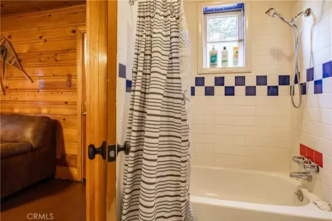 Bath - 796 Silver Tip Dr, Big Bear Lake, CA 92315 photo 2 of 3