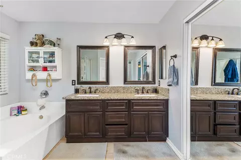 Bath - 28575 Cherokee Rose, Highland, CA 92346 photo 2 of 2
