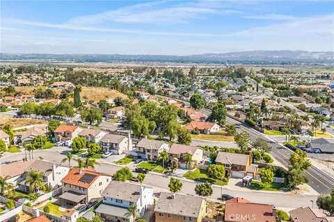 View/Area - 28575 Cherokee Rose, Highland, CA 92346 photo 6 of 10