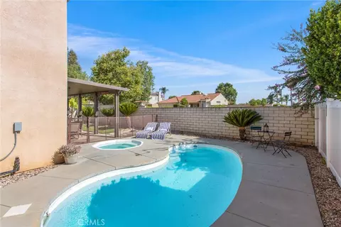 Exterior - 28575 Cherokee Rose, Highland, CA 92346 photo 6 of 6