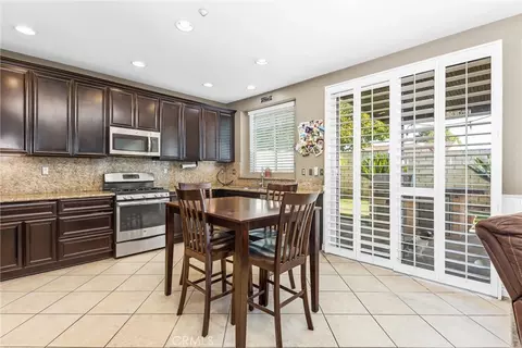 Kitchen - 28575 Cherokee Rose, Highland, CA 92346 photo 1 of 4