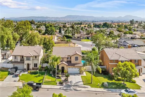 View/Area - 28575 Cherokee Rose, Highland, CA 92346 photo 4 of 10