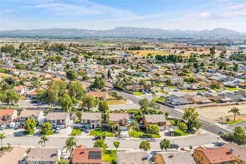 View/Area - 28575 Cherokee Rose, Highland, CA 92346 photo 7 of 10