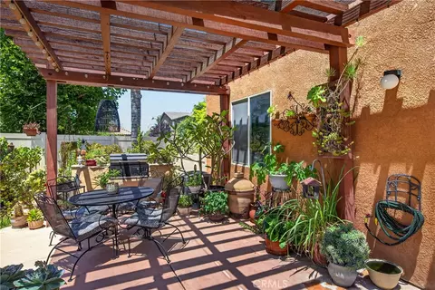 Exterior - 2155 Larimore Ln, Mentone, CA 92359 photo 7 of 8