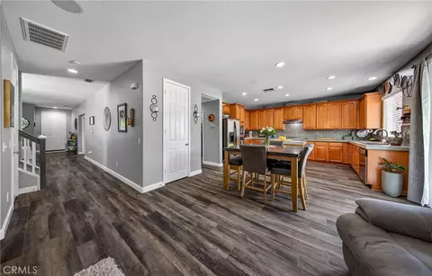 Entry Way - 2155 Larimore Ln, Mentone, CA 92359 photo 3 of 6
