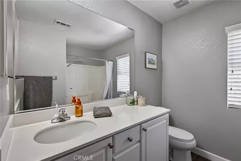 Bath - 2155 Larimore Ln, Mentone, CA 92359 photo 3 of 3