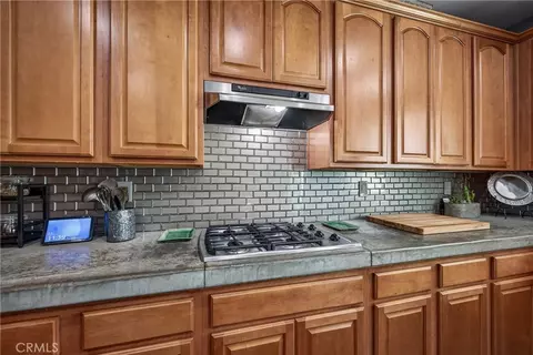 Kitchen - 2155 Larimore Ln, Mentone, CA 92359 photo 3 of 4