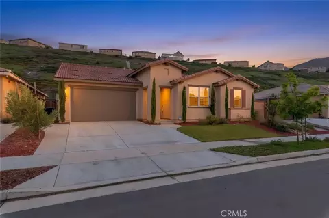 2690 Santa Fiora Dr, Corona, CA 92882