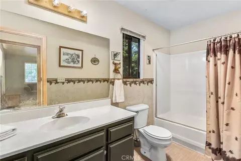 Bath - 24634 Bernard Dr, Crestline, CA 92325 photo 1 of 2