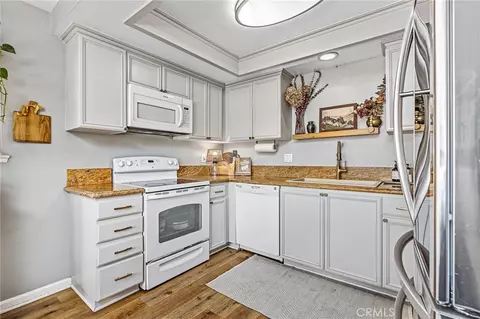 Kitchen - 1456 Chalgrove #C, Corona, CA 92882 photo 2 of 3