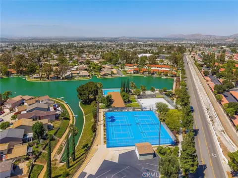 View/Area - 1456 Chalgrove #C, Corona, CA 92882 photo 4 of 12