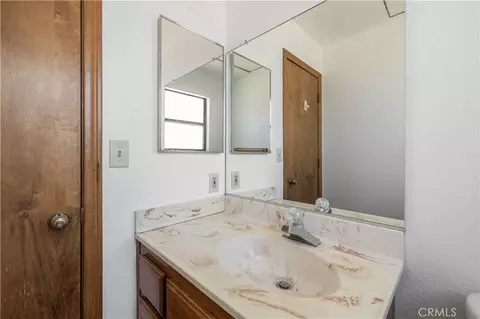 Bath - 2115 State Ln, Big Bear City, CA 92314 photo 4 of 4