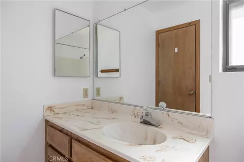 Bath - 2115 State Ln, Big Bear City, CA 92314 photo 2 of 4