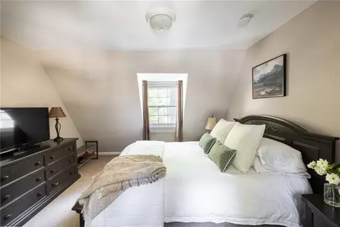 Bedroom - 27844 Greenway Dr, Lake Arrowhead, CA 92352 photo 8 of 9