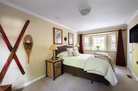 Bedroom - 27844 Greenway Dr, Lake Arrowhead, CA 92352 photo 1 of 9
