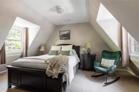 Bedroom - 27844 Greenway Dr, Lake Arrowhead, CA 92352 photo 6 of 9