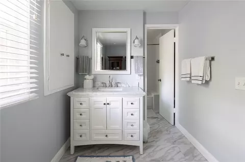 Bath - 27844 Greenway Dr, Lake Arrowhead, CA 92352 photo 3 of 3