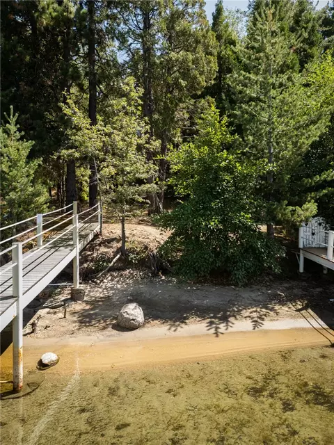 Exterior - 27844 Greenway Dr, Lake Arrowhead, CA 92352 photo 4 of 5