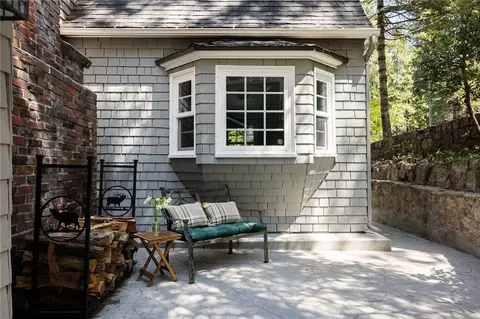 Exterior - 27844 Greenway Dr, Lake Arrowhead, CA 92352 photo 5 of 5