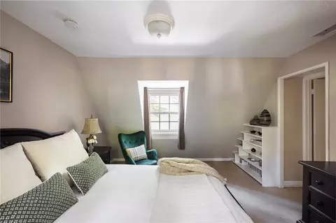 Bedroom - 27844 Greenway Dr, Lake Arrowhead, CA 92352 photo 7 of 9