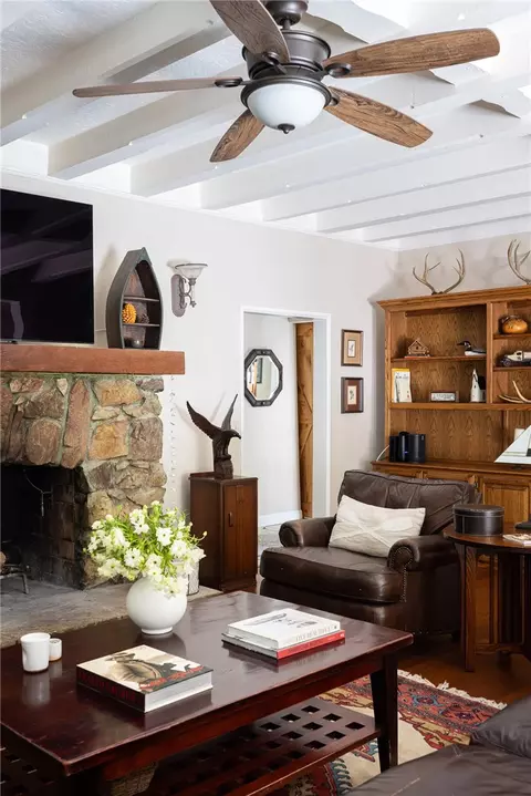 Living - 27844 Greenway Dr, Lake Arrowhead, CA 92352 photo 4 of 5