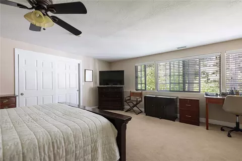 Bedroom - 27844 Greenway Dr, Lake Arrowhead, CA 92352 photo 5 of 9