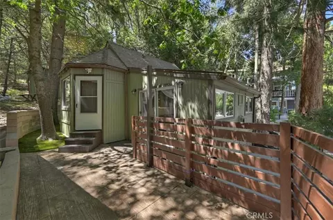856 Virginia Ct, Lake Arrowhead, CA 92352