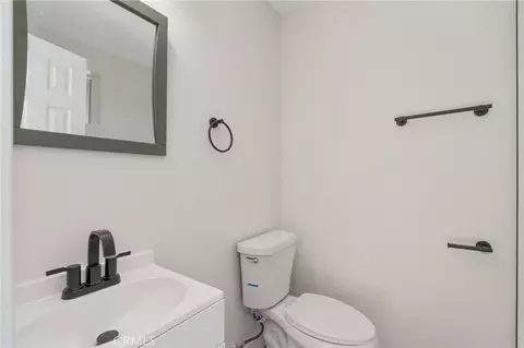 Bath - 2723 Iris St, Riverside, CA 92507 photo 3 of 4