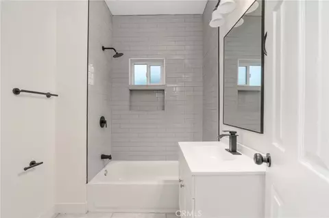 Bath - 2723 Iris St, Riverside, CA 92507 photo 1 of 4