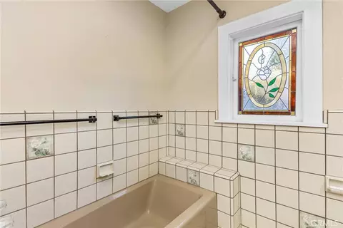 Bath - 618 Cypress Cir, Redlands, CA 92373 photo 2 of 2