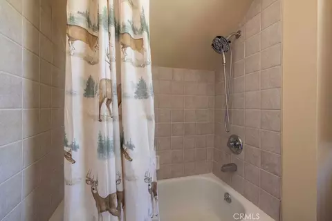 Bath - 643 Cedar Gln, Big Bear City, CA 92314 photo 6 of 6
