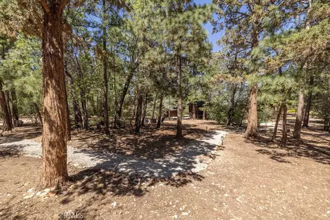 Exterior - 643 Cedar Gln, Big Bear City, CA 92314 photo 17 of 18