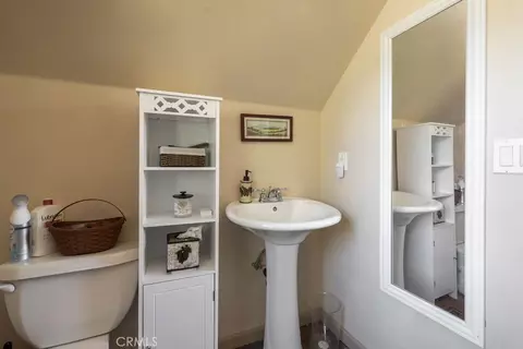 Bath - 643 Cedar Gln, Big Bear City, CA 92314 photo 5 of 6
