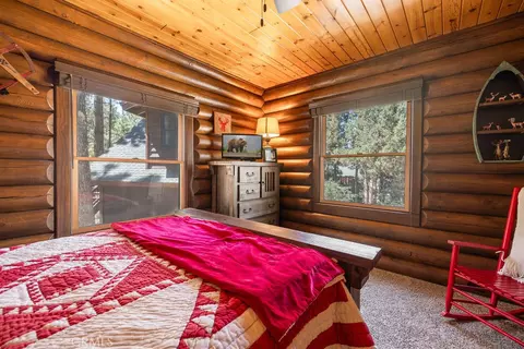 Bedroom - 643 Cedar Gln, Big Bear City, CA 92314 photo 4 of 13