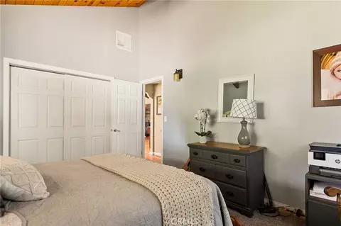 Bedroom - 31071 Mountain Oak, Running Springs, CA 92382 photo 3 of 8