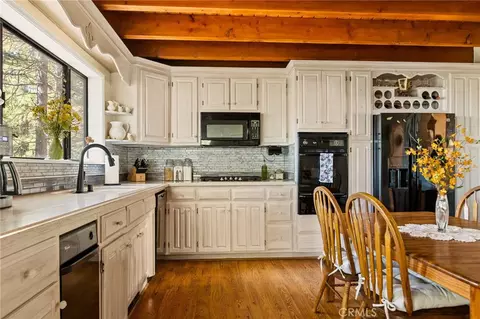 Kitchen - 31071 Mountain Oak, Running Springs, CA 92382 photo 4 of 4