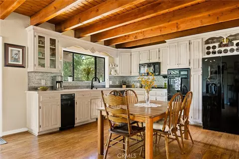 Kitchen - 31071 Mountain Oak, Running Springs, CA 92382 photo 3 of 4