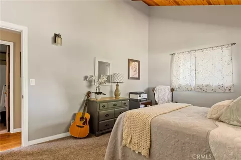 Bedroom - 31071 Mountain Oak, Running Springs, CA 92382 photo 2 of 8