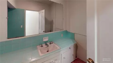 Bath - 6014 Elenor St, Riverside, CA 92506 photo 1 of 1