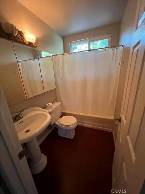 Bath - 11606 Mount Baldwin Ct, Rancho Cucamonga, CA 91737 photo 4 of 6