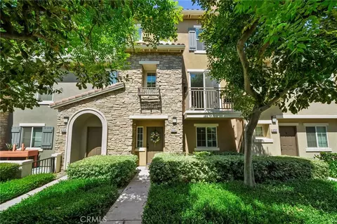 6256 Camposa Ln, Eastvale, CA 91752