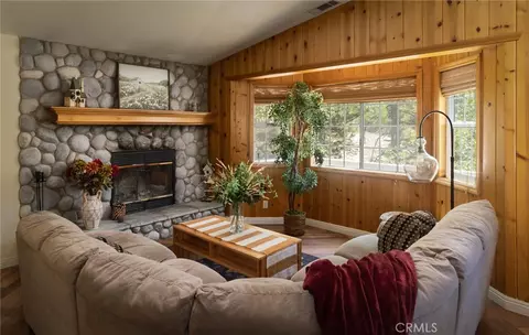 32807 Deer Lick Dr, Running Springs, CA 92382