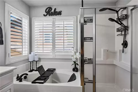 Bath - 1464 Granada Way, Perris, CA 92571 photo 3 of 4