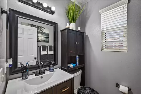 Bath - 1464 Granada Way, Perris, CA 92571 photo 1 of 4