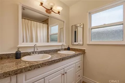 Bath - 4194 Euclid Ct, Riverside, CA 92504 photo 1 of 2