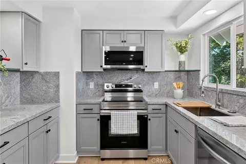 Kitchen - 532 Old Toll, Lake Arrowhead, CA 92352 photo 2 of 2