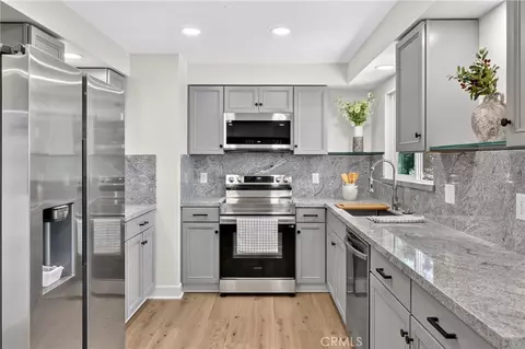 Kitchen - 532 Old Toll, Lake Arrowhead, CA 92352 photo 2 of 2