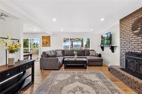 Living - 532 Old Toll, Lake Arrowhead, CA 92352 photo 4 of 5