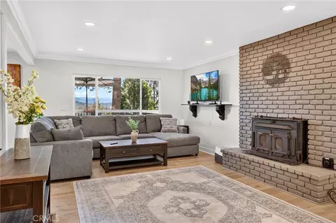 Living - 532 Old Toll, Lake Arrowhead, CA 92352 photo 2 of 5